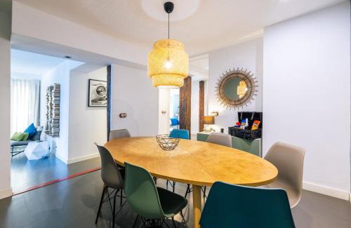 Chueca Apartment | Inviting Flat with 5 Balconies in Chueca - Gran Via