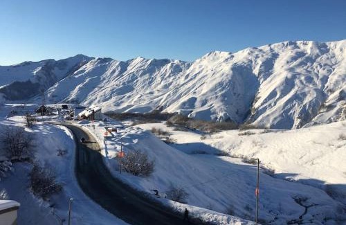 Kazbegi Apartment | Cozy Flat in Gudauri, Just 5 Minutes from the Slopes!