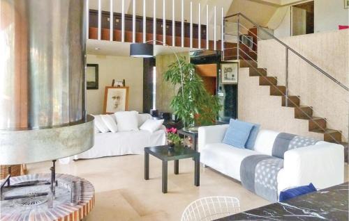 Saint-Georges-sur-Baulche House | Delightful Home in St Georges Sur Baulche with Wifi