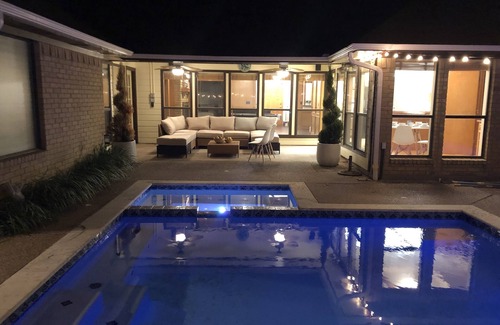 Garland House | Stunning Group House with Private Pool & Game Room