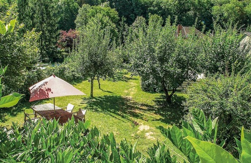 Terrasson-la-Villedieu House | Serene Terraced House with Lush Garden and Pool Access