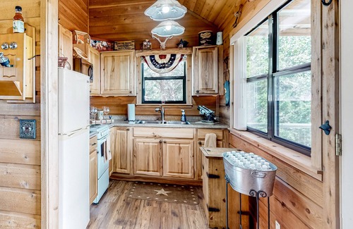 Fredericksburg Cabin | Tranquil Hill Country Cabin with Canyon Views & Spa