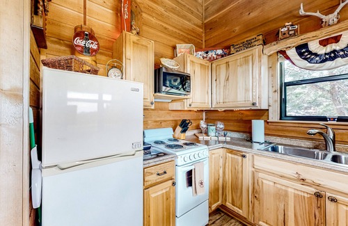 Fredericksburg Cabin | Tranquil Hill Country Cabin with Canyon Views & Spa