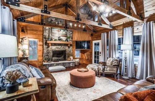 Leander Cabin | Amazing Hill Country Experience, Cabin on 14 Acres