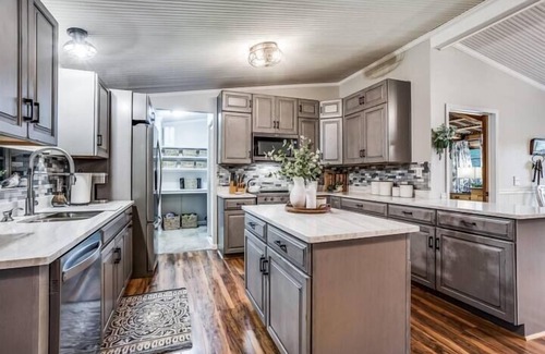 Leander Cabin | Amazing Hill Country Experience, Cabin on 14 Acres