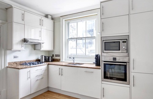 Temple Apartment | Inviting Holborn 2BR with Private Terrace near Chancery Lane