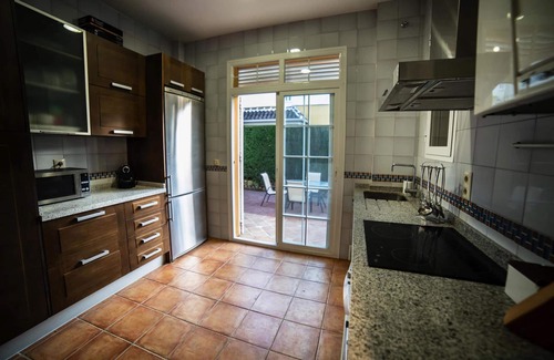 Las Jaras House | Delightful Holiday Home in Córdoba with Pool and Garden