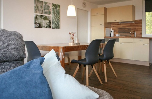 Hainrode House | Idyllic Retreat at Hainrode/Hainleite with Spa & Lake Views