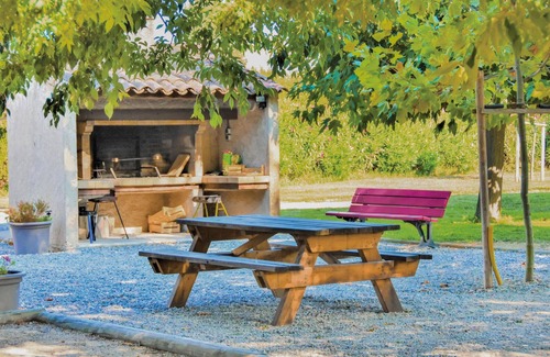 Raphele-les-Arles House | Relaxing Vacation Home with Pool and Garden near Arles