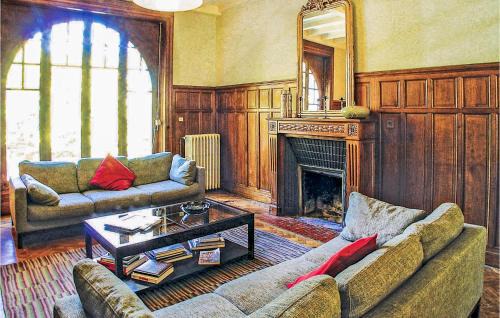 Terrasson-la-Villedieu House | Welcoming Home in Terrasson-lavilledieu with Wifi & Pool