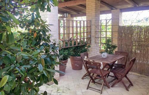 Montefiore dell'Aso House | Family-Friendly Retreat in San Giovanni with Pool & Kitchen