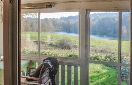 Atran House | Relaxing Lake View Vacation Home with Spa and Breakfast