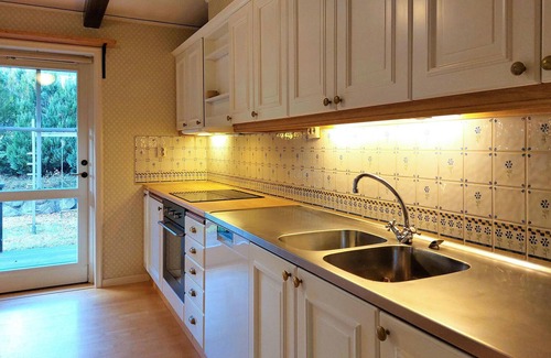 Orkelljunga Municipality House | Cozy Cottage by the Forest with Lake View & Spa Amenities