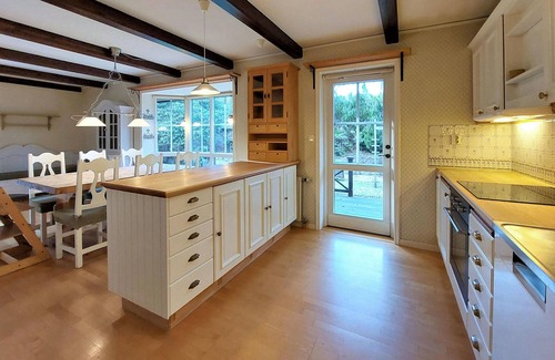 Orkelljunga Municipality House | Cozy Cottage by the Forest with Lake View & Spa Amenities