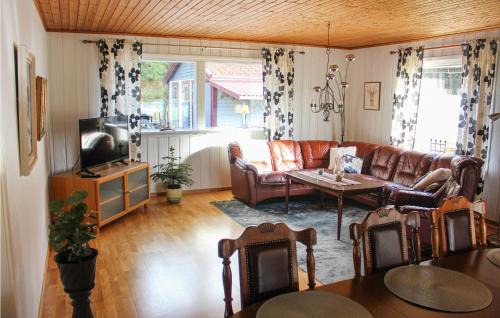 Oxaback House | Cozy Home in Xabck with Kitchen - Perfect for Families