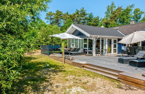Oster Somarken House | Cozy Beachfront Retreat with Pool and Ocean Views