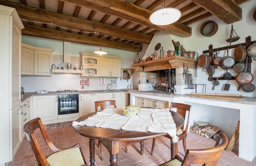 Apecchio House | Spacious 8-Bedroom Retreat in Apecchio with Pool & Spa