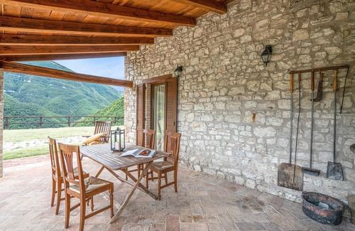 Apecchio House | Spacious 8-Bedroom Retreat in Apecchio with Pool & Spa
