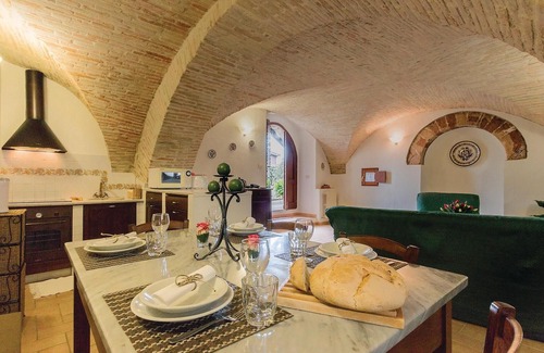 Assisi House | Top-Rated 2 Bedroom Stay in Assisi with Spa and Breakfast