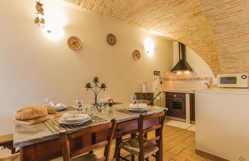 Assisi House | Top-Rated 2 Bedroom Stay in Assisi with Spa and Breakfast