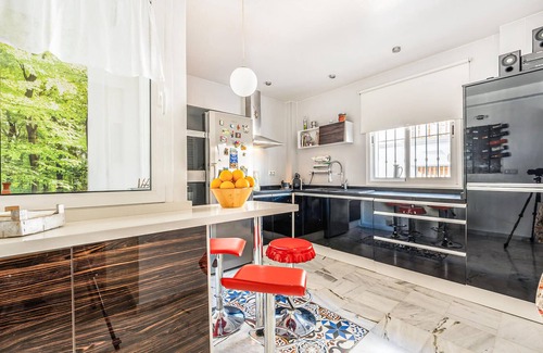 Aznalcazar House | Cozy 2-Bedroom Retreat in Aznalcázar with Spa & Kitchen