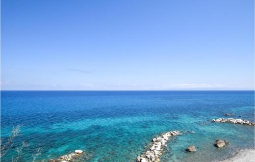 Belmonte Calabro House | Cozy Home in Belmonte Calabro with WiFi and Pet-Friendly