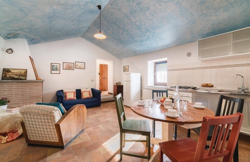 Monteluiano House | Spacious 5-Bedroom Retreat in Belvedere with Pool & Spa