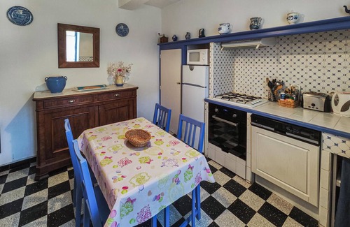 Berlou House | Comfortable 3 Bedroom Stay in Berlou with Pool & Spa