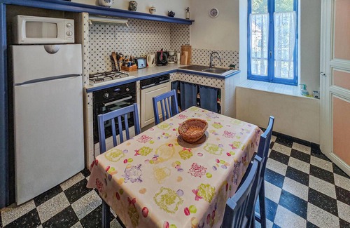 Berlou House | Comfortable 3 Bedroom Stay in Berlou with Pool & Spa