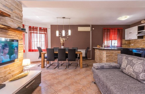 Bibinje House | Inviting 4-Bedroom Accommodation in Beautiful Bibinje