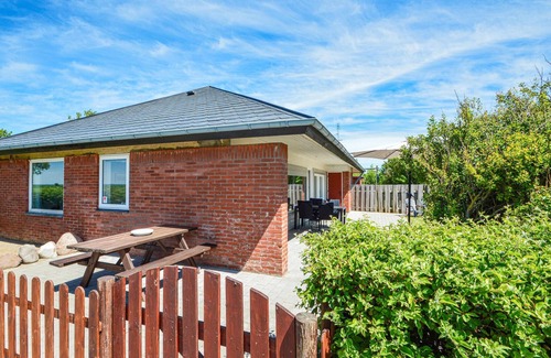 Ballum House | Beautiful 3 Bedroom Stay in Bredebro with Oceanfront Views