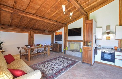 Caprarola House | Scenic Cottage Retreat with Lake View and Private Pool