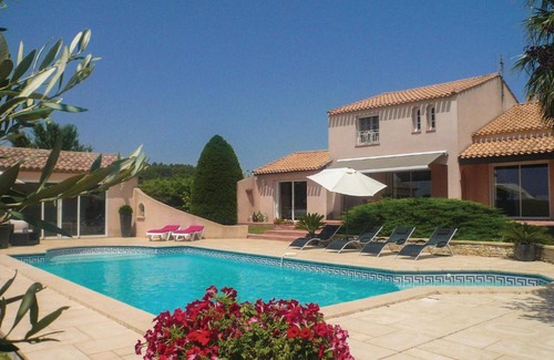 Creissan House | Inviting Home in Creissan with Pool, WiFi & Pet-Friendly