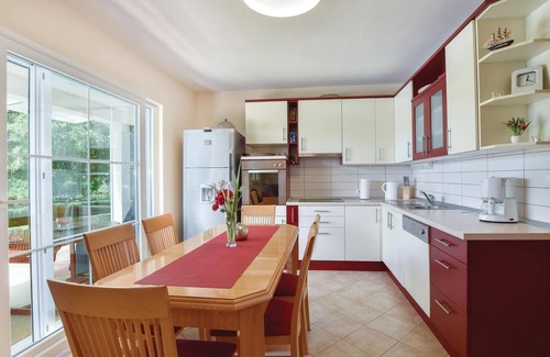Dicmo House | Impeccable 4 Bedroom Retreat in Dicmo with Pool & Spa