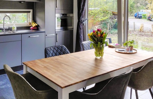 Dwingeloo House | Cozy Cottage Nestled by National Park with Pet-Friendly Stay