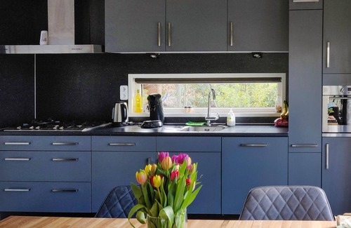 Dwingeloo House | Cozy Cottage Nestled by National Park with Pet-Friendly Stay