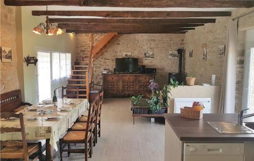 Elliant House | Cozy Elliant Home with Pool and Wifi for Your Getaway