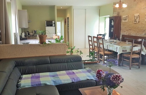 Elliant House | Bright Vacation Home with Lake View and Private Pool