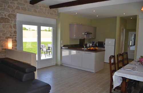 Elliant House | Bright Vacation Home with Lake View and Private Pool