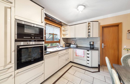 Falkenberg House | Cozy Cottage with Idyllic Garden and Pet-Friendly Amenities