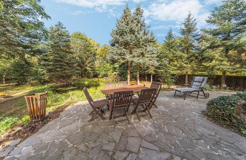 Falkenberg House | Cozy Cottage with Idyllic Garden and Pet-Friendly Amenities