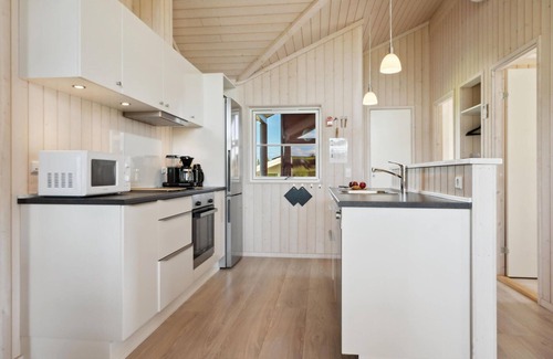 Frørup House | Pet-Friendly 4 Bedroom Retreat with Oceanfront Views in Frørup