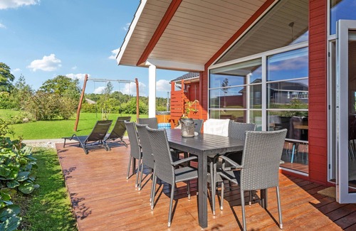 Frørup House | Pet-Friendly 4 Bedroom Retreat with Oceanfront Views in Frørup