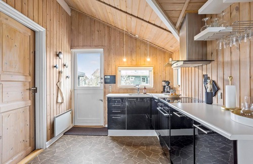 Frørup House | Cozy East Coast Retreat with Sauna and Oceanfront Views