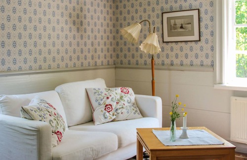Gamleby House | Cozy 1 Bedroom Retreat with Ocean View in Gamleby