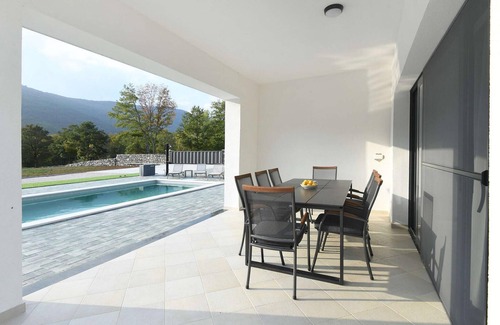 Municipality of Gracac House | Spacious 4-Bedroom Getaway in Gracac with Pool and Spa