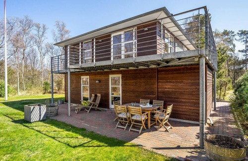 Grena Strand House | Cozy Beachside Cottage with Ocean View and Pet-Friendly Options