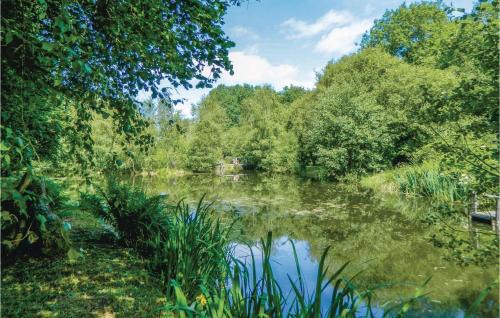 Guern House | Cozy Family Retreat in Guern with Free Wifi Access