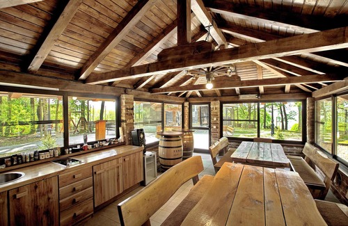 Kraljevec Sesvetski House | Family-Friendly Retreat with Spa and Lake Views in the Forest