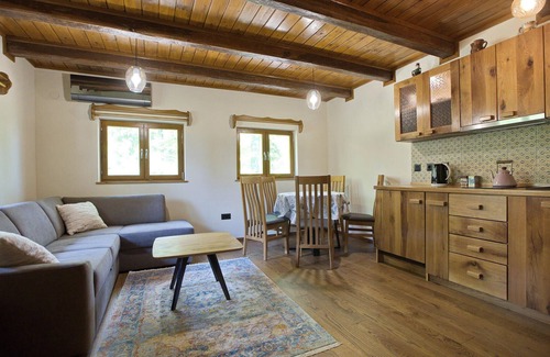 Kraljevec Sesvetski House | Family-Friendly Retreat with Spa and Lake Views in the Forest